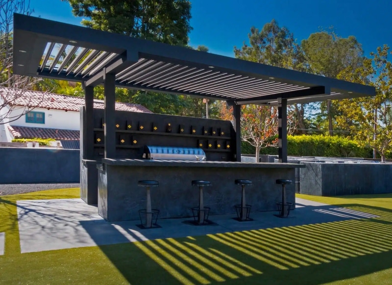 Louvered Roof Outdoor Bar Golf Course