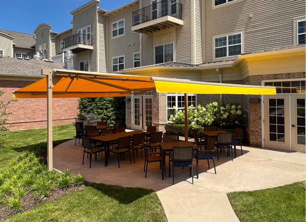 Ways you can use retractable awnings in your business.