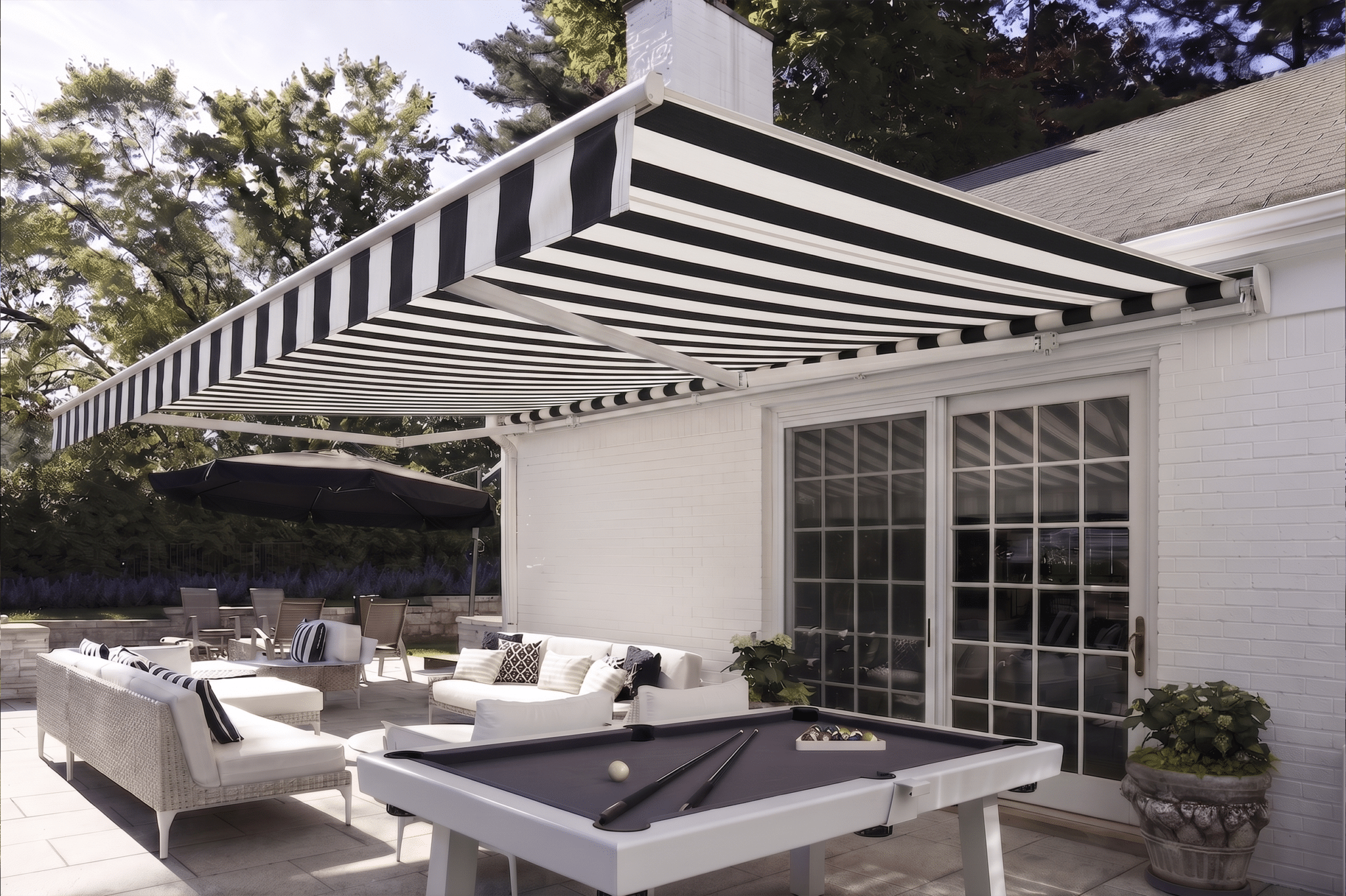 Houston black/white awning